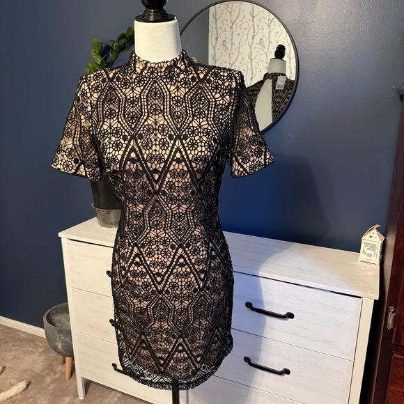 Nwt- backless lace dress - Picture 1 of 9